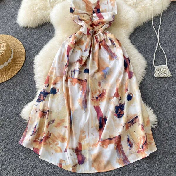 Pikk sillerdavates toonides rihmadega suvekleit