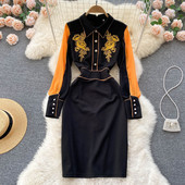 Moodne tikandite ja nööpidega kleit