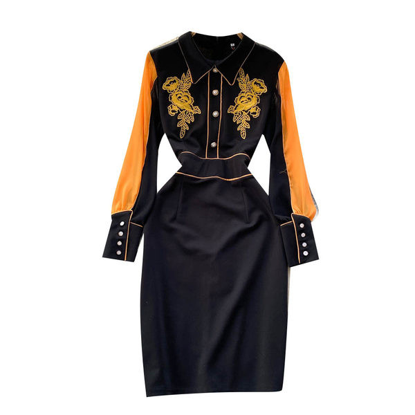 Moodne tikandite ja nööpidega kleit