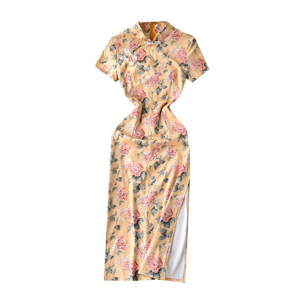 Lillemustri ja lühikeste varrukatega naiste kleit