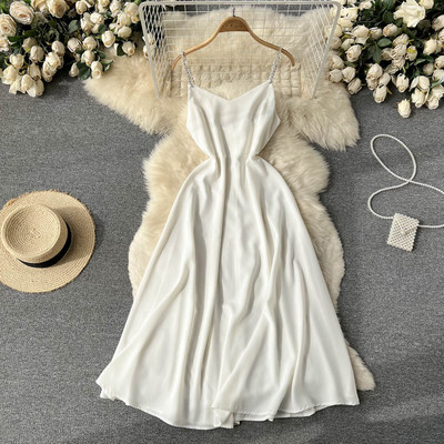 Stiilne naiste kleit õhukeste rihmadega - mitut värvi