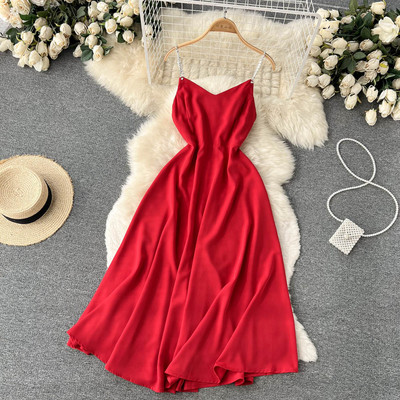 Stiilne naiste kleit õhukeste rihmadega - mitut värvi