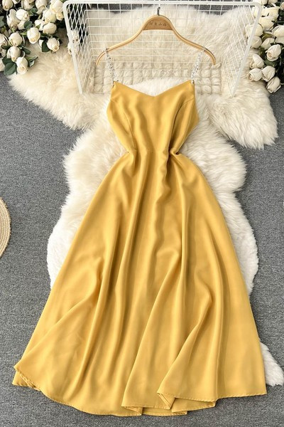 Stiilne naiste kleit õhukeste rihmadega - mitut värvi