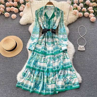 Naiste kleit vöökohal ja klassikalise kraega