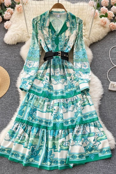 Naiste kleit vöökohal ja klassikalise kraega