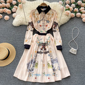 Uut mudelit pikkade varrukate ja värvimustriga naiste kleit