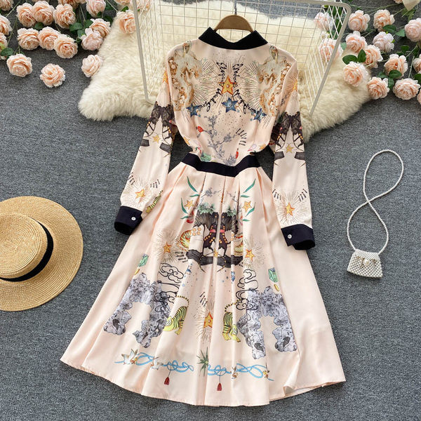 Uut mudelit pikkade varrukate ja värvimustriga naiste kleit