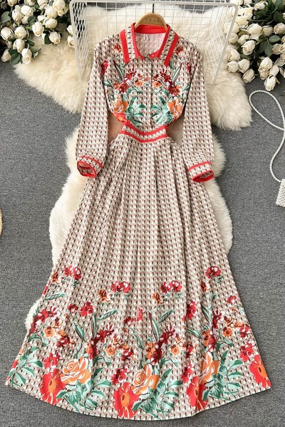 Klassikalise kraega ja lillemotiividega naiste kleit