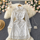 Rochie elegantă de damă cu guler clasic în alb