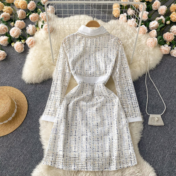 Rochie elegantă de damă cu guler clasic în alb