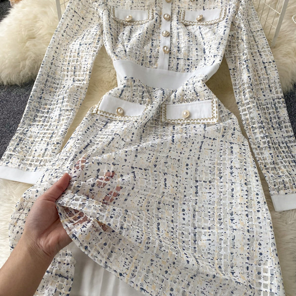 Rochie elegantă de damă cu guler clasic în alb