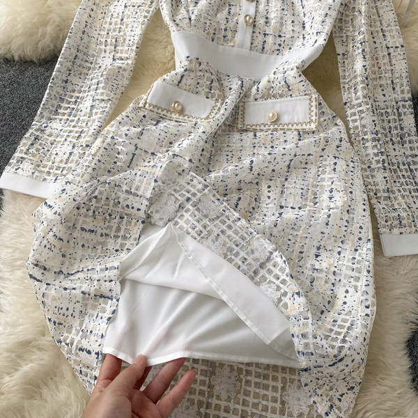 Rochie elegantă de damă cu guler clasic în alb