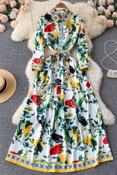 Moodne valge lillemustriga kleit naistele