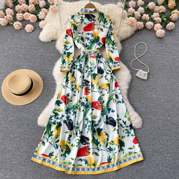 Moodne valge lillemustriga kleit naistele