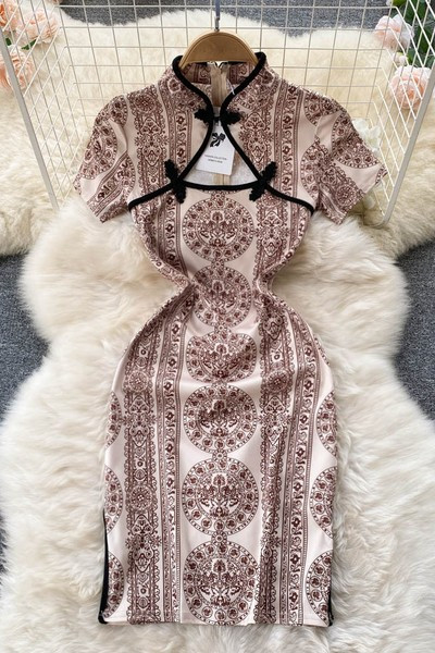 Naiste lühikeste varrukatega pitskleit – roosat värvi