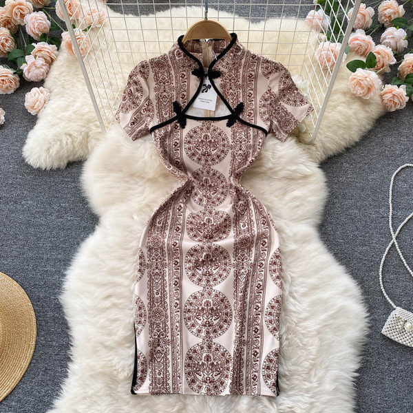 Naiste lühikeste varrukatega pitskleit – roosat värvi