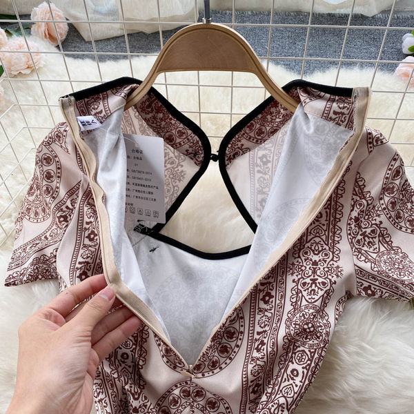 Naiste lühikeste varrukatega pitskleit – roosat värvi