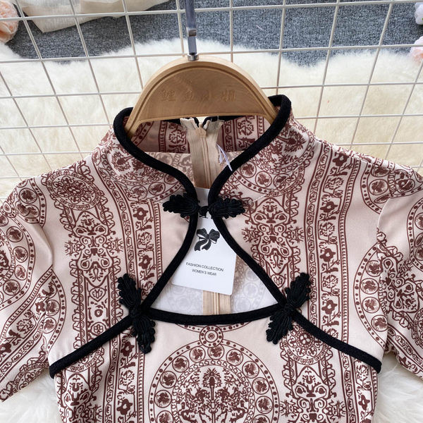 Naiste lühikeste varrukatega pitskleit – roosat värvi