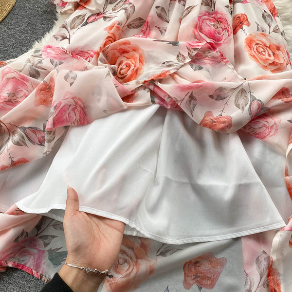 Lillemotiividega pikk naiste kleit