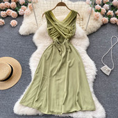 Naiste väljalõikega kleit spits kaelusega