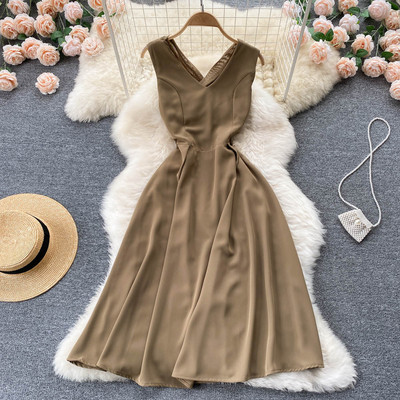 Naiste väljalõikega kleit spits kaelusega