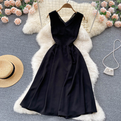 Naiste väljalõikega kleit spits kaelusega