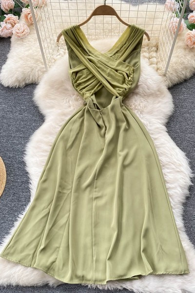 Naiste väljalõikega kleit spits kaelusega