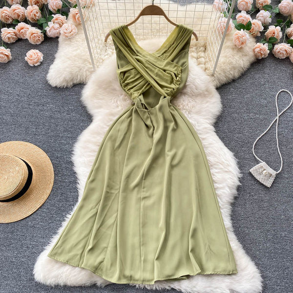 Naiste väljalõikega kleit spits kaelusega