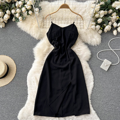 Rochie elegantă, cu fantă și bretele subțiri