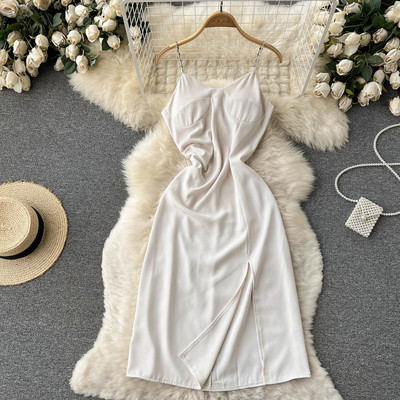 Rochie elegantă, cu fantă și bretele subțiri