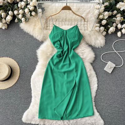 Rochie elegantă, cu fantă și bretele subțiri