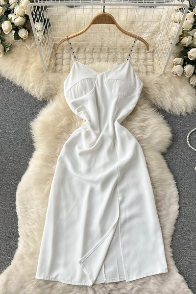 Rochie elegantă, cu fantă și bretele subțiri