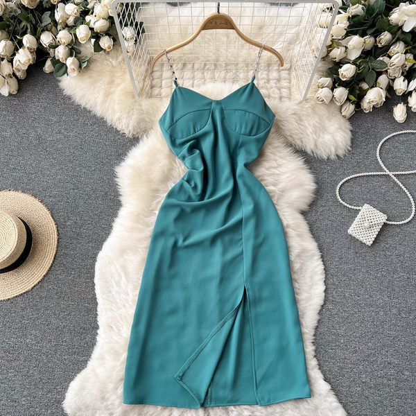 Rochie elegantă, cu fantă și bretele subțiri