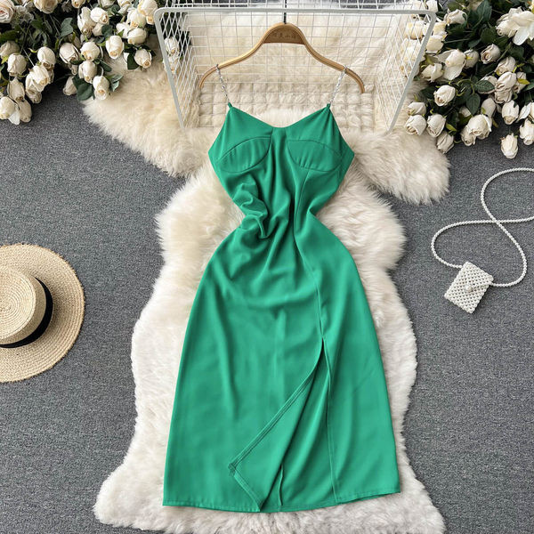 Rochie elegantă, cu fantă și bretele subțiri