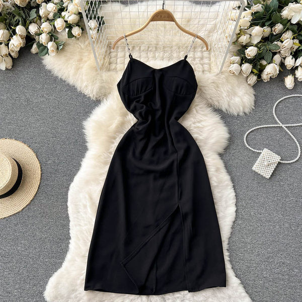 Rochie elegantă, cu fantă și bretele subțiri