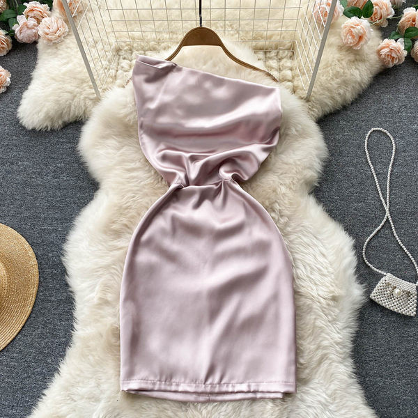 Stiilne kivikestega kleit