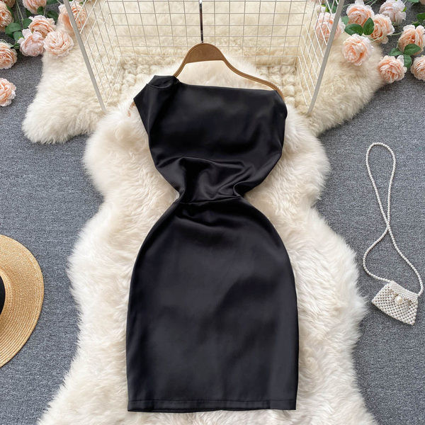 Stiilne kivikestega kleit