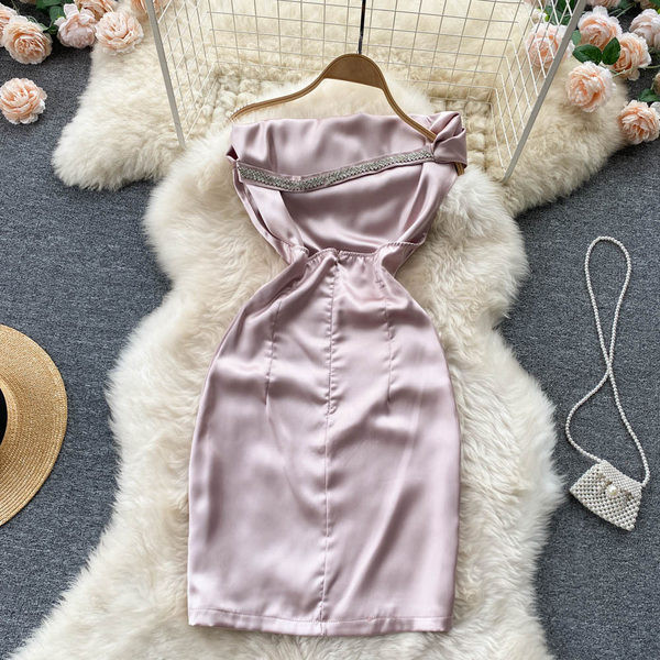 Stiilne kivikestega kleit