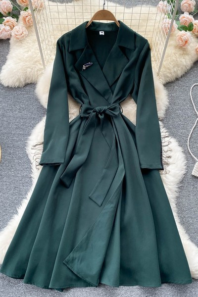 Moodne pikk kleit vööga