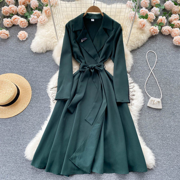 Moodne pikk kleit vööga