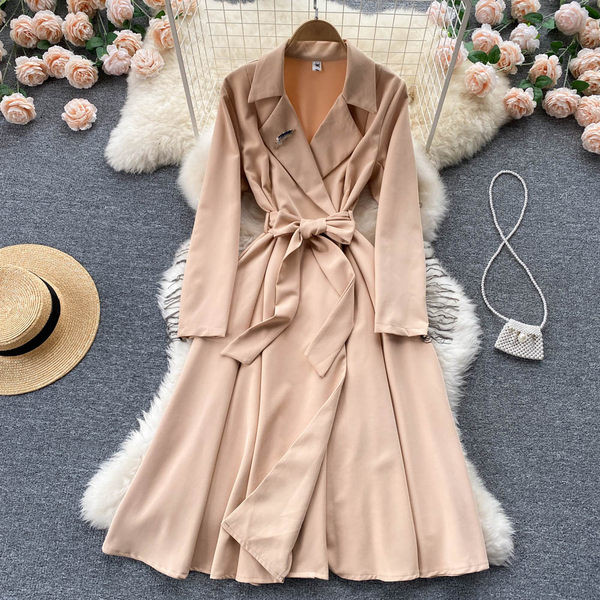 Moodne pikk kleit vööga