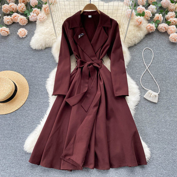 Moodne pikk kleit vööga