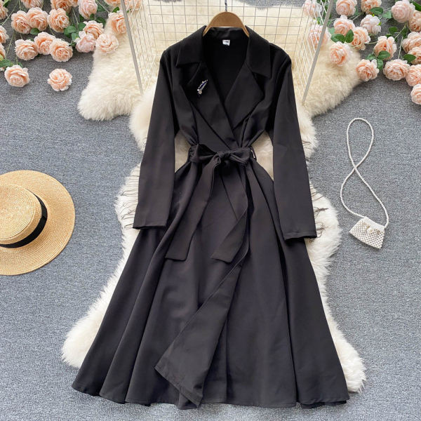 Moodne pikk kleit vööga