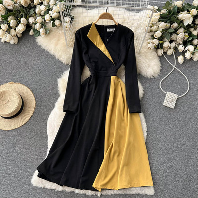 Pika lõikega kahevärviline kleit