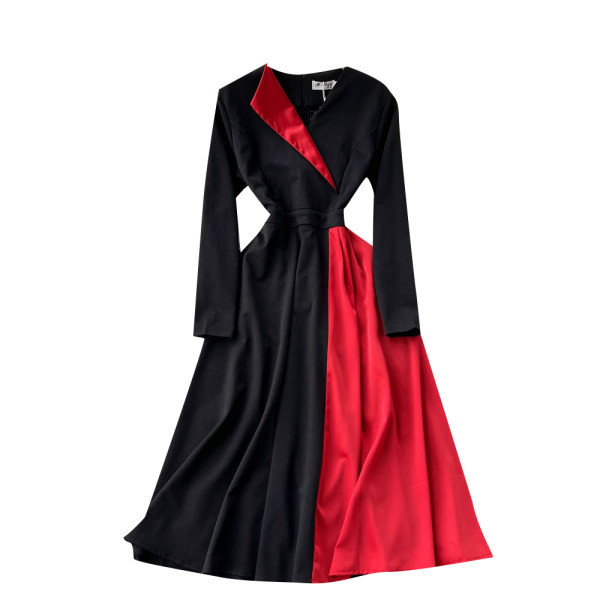 Pika lõikega kahevärviline kleit