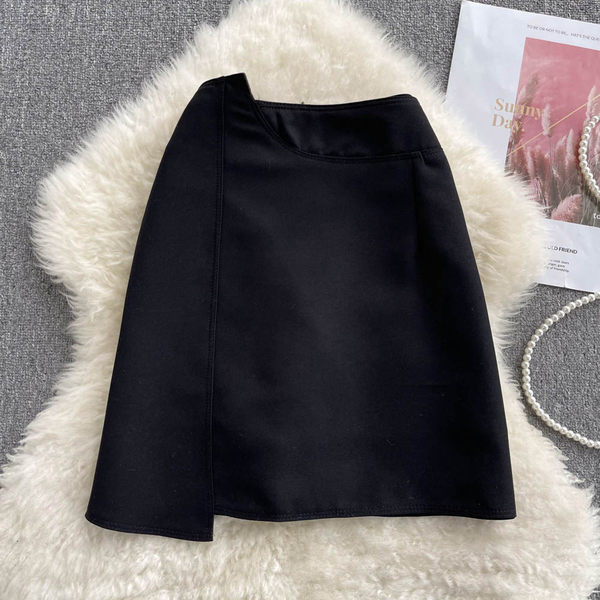 Asümmeetrilise mudeli kõrge vöökohaga naiste seelik