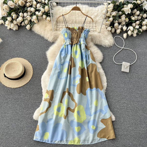 Lillemustri ja õhukeste rihmadega pikk kleit