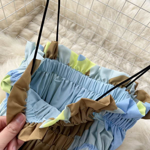 Lillemustri ja õhukeste rihmadega pikk kleit