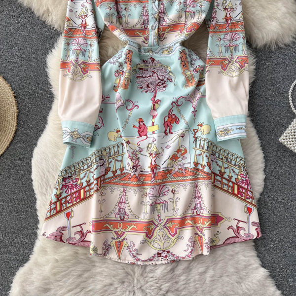 Moodne pikkade varrukatega naiste kleit