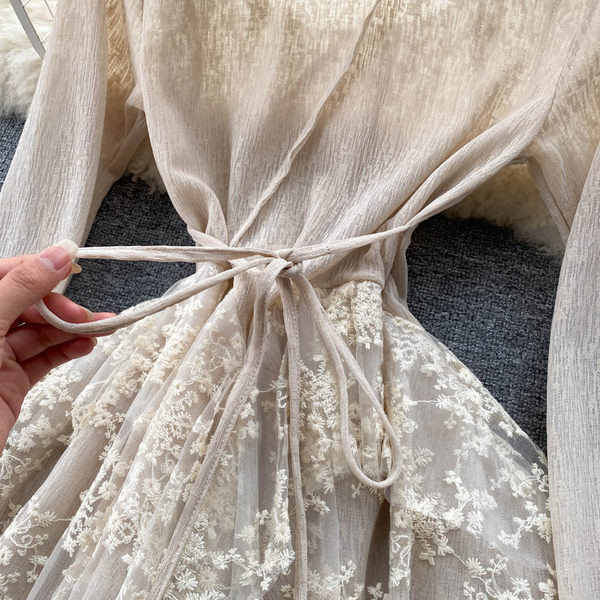 Naiste asümmeetriline tikandiga kleit